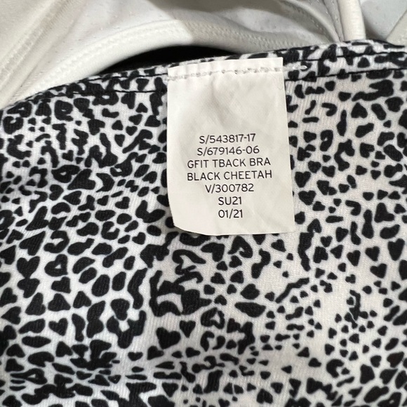 GAP Fit T-back Sports Bra - Picture 3 of 4